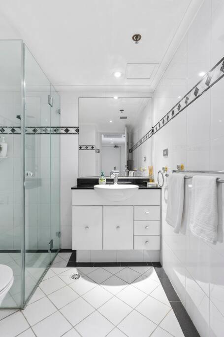 92b Stylish Abnb With Local Flair In Apartment
