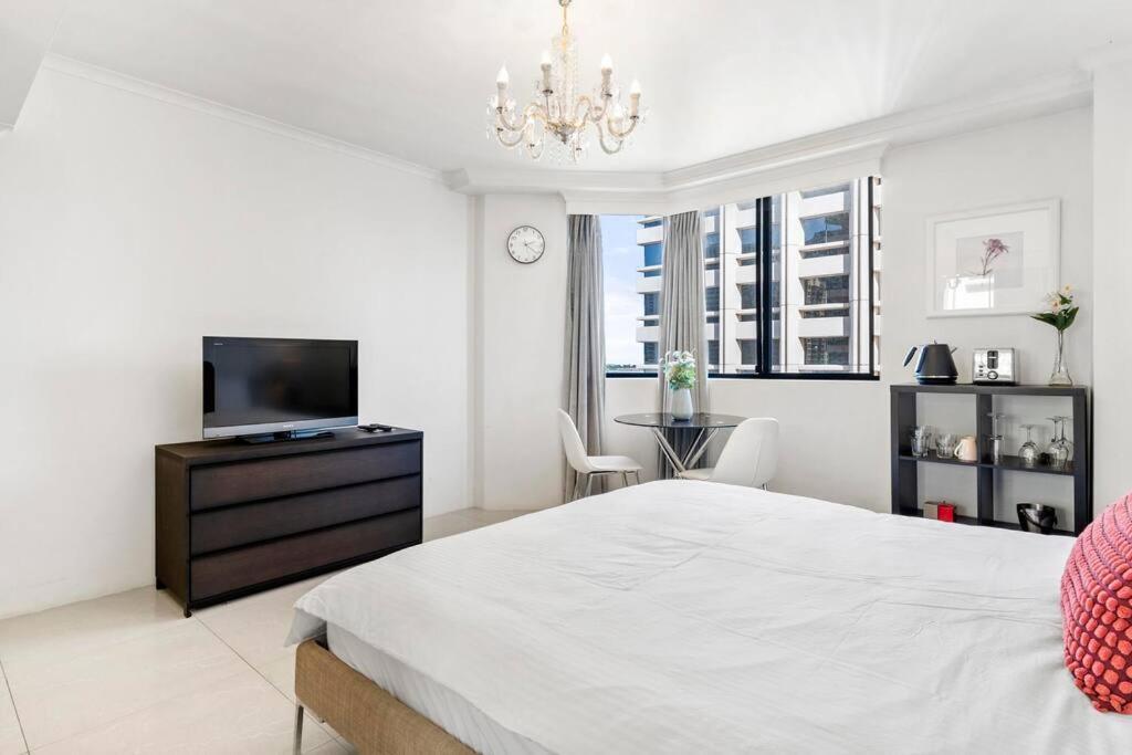 92b Stylish Abnb With Local Flair In Apartment *
